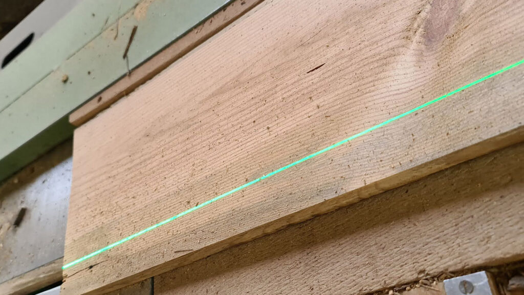 LWPRO-520-20-RLINE green line laser shining on the board